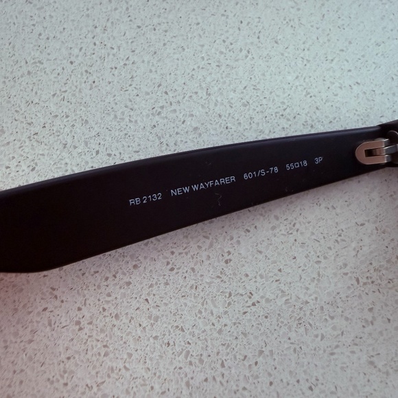 NWOT Rayban New Wayfarer Classic Polarized Matte Black Frame/Blue Grey Lenses - Picture 10 of 14